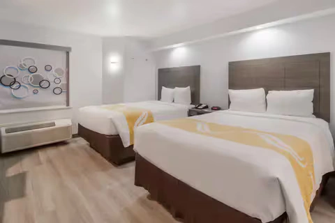 2 Double Beds