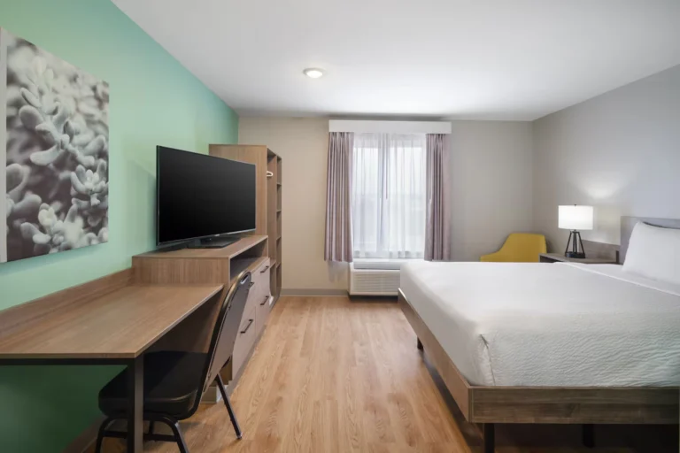 ECHO Suites Extended Stay by Wyndham Dallas Plano/Frisco - 8