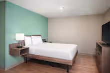 1 Queen Bed, Suite, Non-Smoking