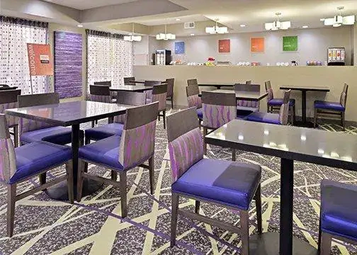 Comfort Inn & Suites Frisco – Plano