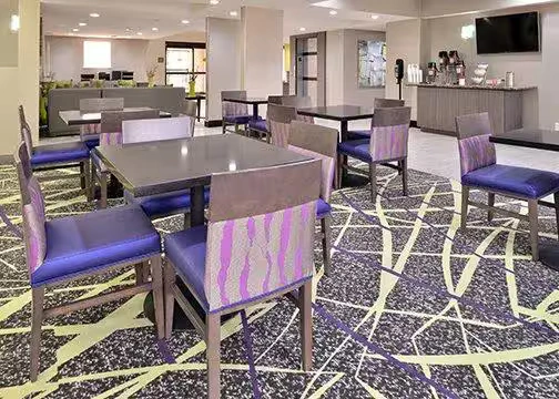 Comfort Inn & Suites Frisco – Plano